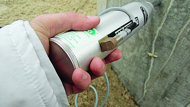 Fotografie a dispozitivului de măsurare a betonului pentru testarea betonului de către TPA