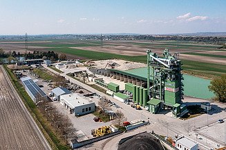 Foto der modernen Asphaltmischanlage in Hausleiten, Österreich