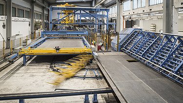 Fotografia stroja na zváranie sietí v závode Mischek Systembau