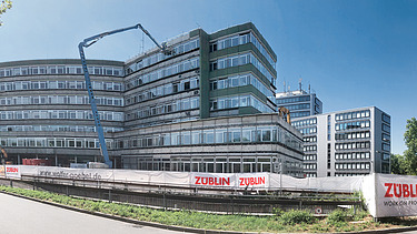 Demolice staré budovy
