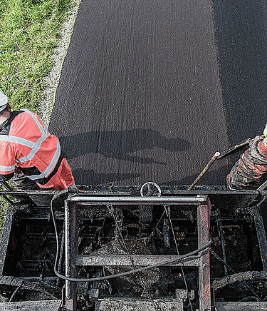 Photo of the asphalting of a road with sustainable asphalt