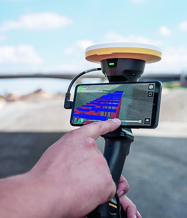 Augmented Reality (AR) Layer Foto eines Screens, auf dem zu sehen ist, wie das BIM-Modell angewendet werden kann.