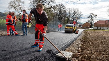 Fotografie de la instalarea asfaltului reciclat