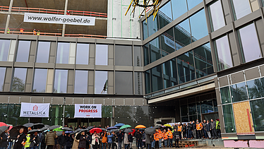 Photo of the topping out ceremony at the new esslingen district office