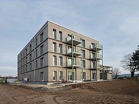 Fénykép egy fából készült háztömbről