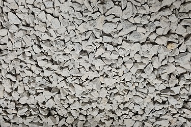 Fotó a kőbányából származó szemcsékről, az újrahasznosított beton alapanyagáról