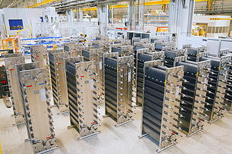 Elektrolýzory vo výrobe spoločnosti Siemens Energy určené na výrobu vodíka