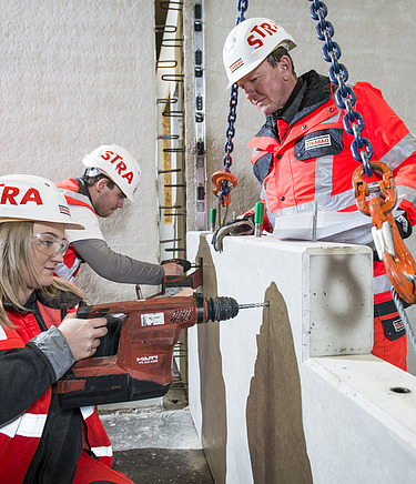 Bild von Einbauarbeiten von Betonfertigteilen