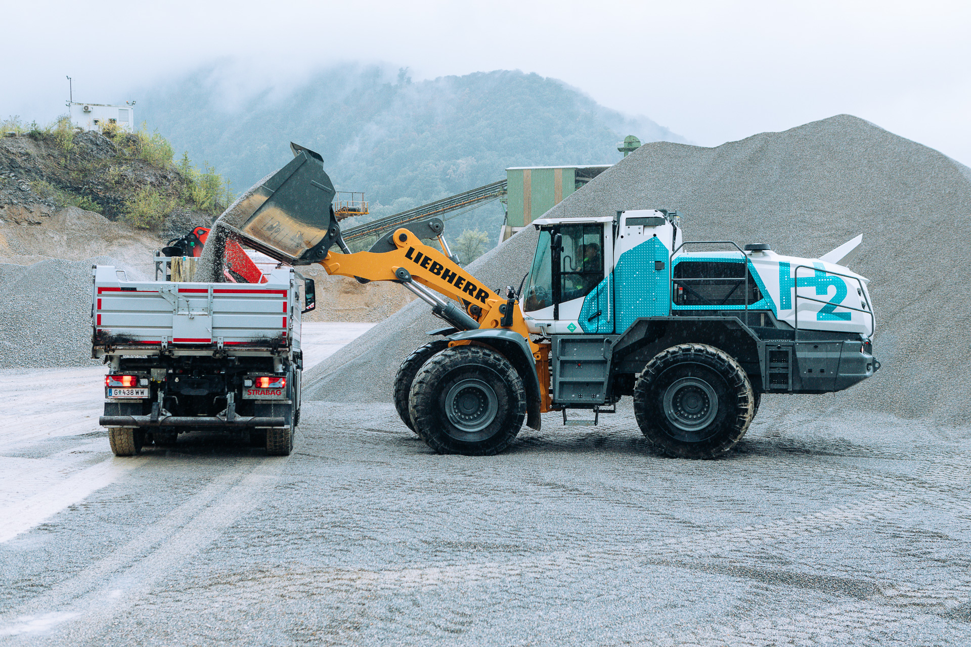 Foto von Baumaschinen die mit alternativer Antriebstechnik betrieben werden