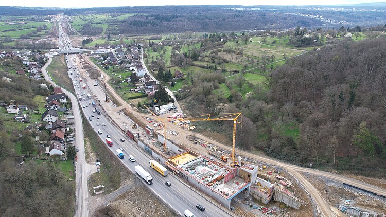 Fotografie přejezdu A8 Enztal